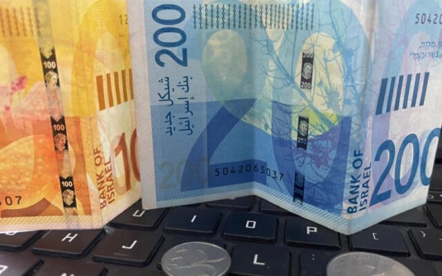 بنك إسرائيل يخفض الفائدة إلى 3.25% خلافاً لتقديرات المحلّلين