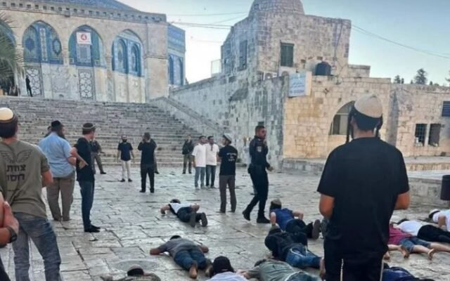 فخري أبو دياب يحذّر من تصعيد اقتحامات الأقصى في موسم الأعياد
