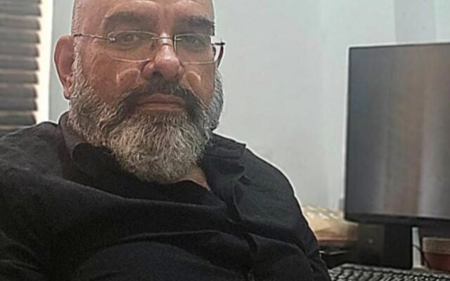 بحثٌ للدكتور عمر ميزل في «Frontiers in Education»: العبرية تعمل «بوّابةً» تحدّد من يُسمَع صوته داخل القاعة الجامعية