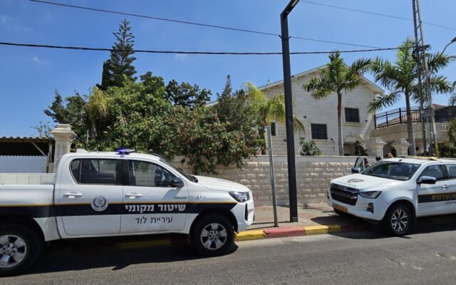 بلدية اللد: طواقم إنفاذٍ وجبايةٍ وهندسة إلى منازل عائلاتٍ إجرامية تمهيداً لحملةٍ أوسع