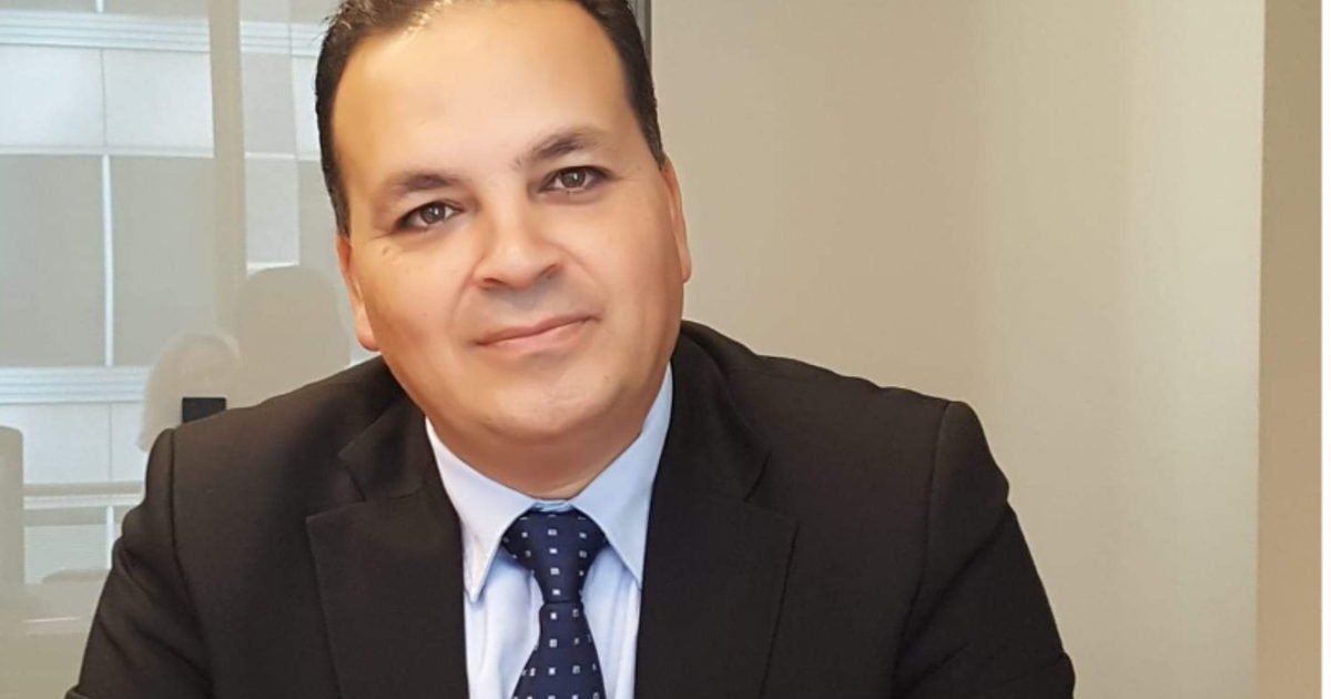 يقيم مقالٌ منشور في باب الرأي مقابلةً بين مشهدين ألمانيين. الأوّل زيارةٌ إلى برلين تزامنت مع الذكرى الخامسة وا