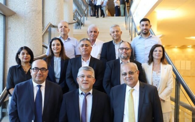 «المشتركة» تودع أوراقها لدى لجنة الانتخابات المركزية في اليوم الأخير من المهلة، ويوسف جبارين يتصدّر قائمةً تجمع ثلاثة أحزاب