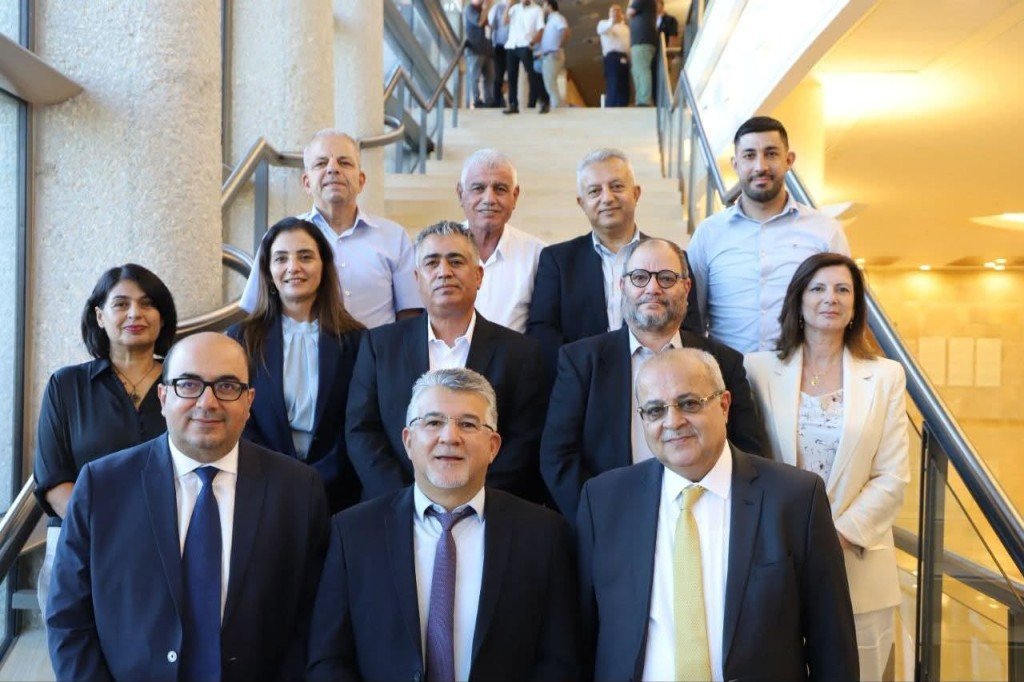 أنهت القائمة المشتركة إجراءات تسجيلها لخوض انتخابات الكنيست السادسة والعشرين، فسلّمت أوراق قائمتها إلى لجنة ال