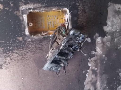 أعلنت مديرية الأمن العام الأردنية وفاة ثلاثة أطفالٍ أشقّاء يوم الأحد إثر حريقٍ اندلع داخل شقّةٍ سكنية في محافظ