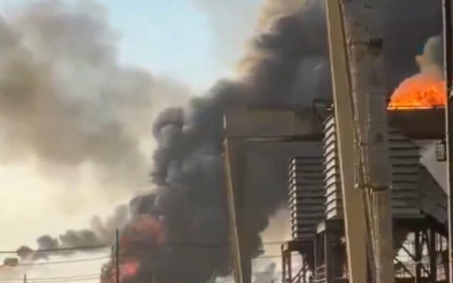 ثلاثةٌ وسبعون مصاباً وحرائقُ في منشآت طاقةٍ جنوبيّ السعودية: وزارة الطاقة تعلن توقّفاً مؤقّتاً لبعض العمليات، والتحالف يتوعّد بالردّ على مصادر التهديد
