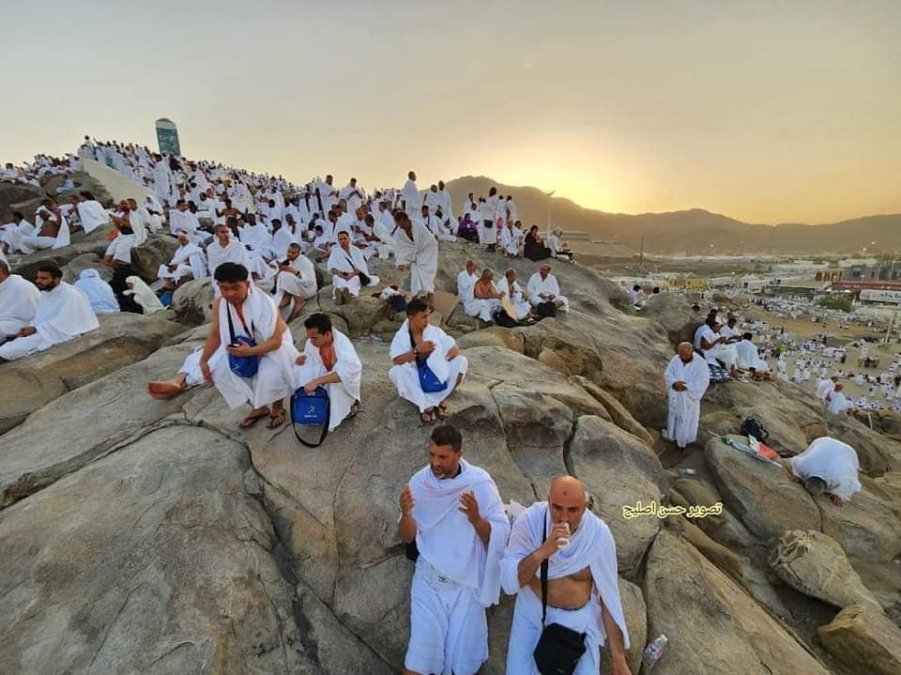 ستّة عشر ألفاً وثلاثمئة وخمسون شيكلاً للسفر برّاً وواحدٌ وعشرون ألفاً وأربعمئة جوّاً في فنادق الفئة (ج)، وأسعا
