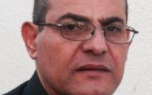 مقالٌ يسأل لماذا تُنسى أحداث الرواية وتبقى شخصيةٌ واحدة منها في الذاكرة، ويصل السؤال بأدوات الكتابة الجديدة: النصّ صار أسرع، وصناعة الإنسان الروائي ما زالت بطيئة