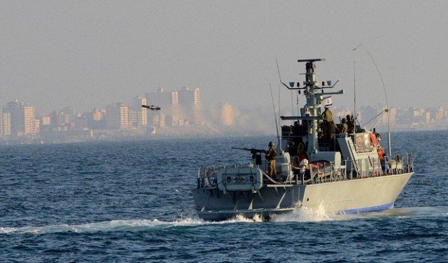 «هآرتس»: تسريح الضبّاط وسيناريو الحصار يضغطان على البحرية الإسرائيلية