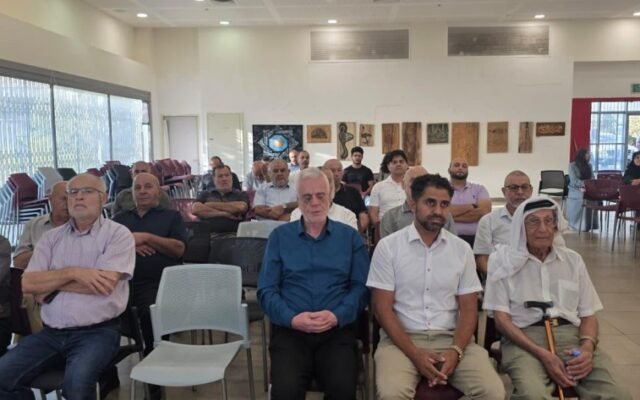 الفريديس: افتتاح معرض الخط العربي الثاني لمبادرة «العربية لغتنا» بلوحاتٍ لعشرة خطّاطين من بلداتٍ مختلفة