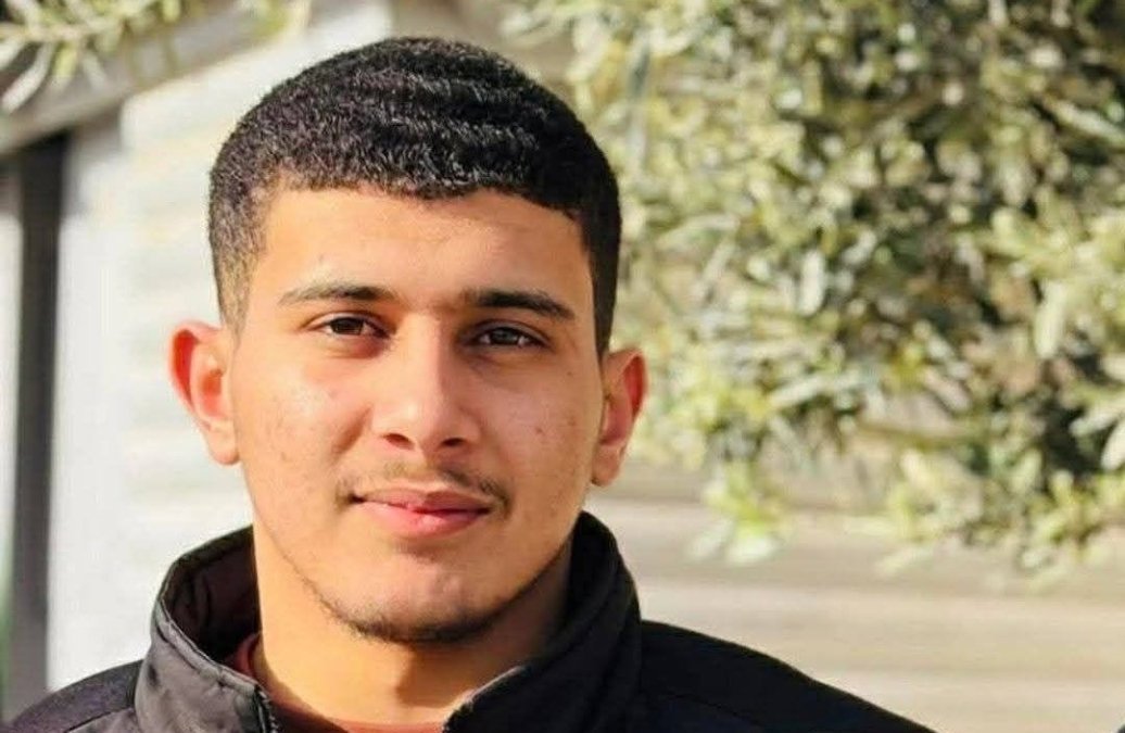 في وقتٍ متأخّر من مساء الأحد هاجم مستوطنون قرية حجّة شرق قلقيلية في الضفة الغربية بحماية الجيش الإسرائيلي، فاس