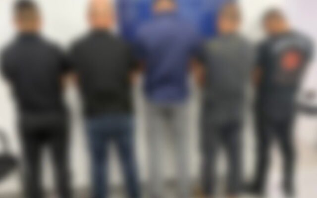 الشرطة: تخليص رجلٍ مقيَّد داخل مستودعٍ في حورة واعتقال خمسةٍ بينهم أصحاب المصلحة