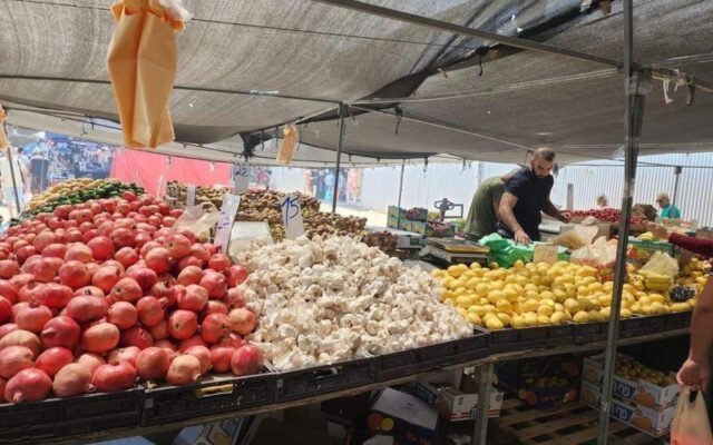 ارتفاعُ عدد المشتريات 2.3% وانخفاضُ الإنفاق 6% قبل رأس السنة