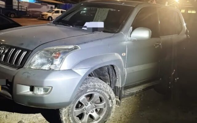 الشرطة تضبط مركبة مدرعة وتوقف سائقها في دير حنا