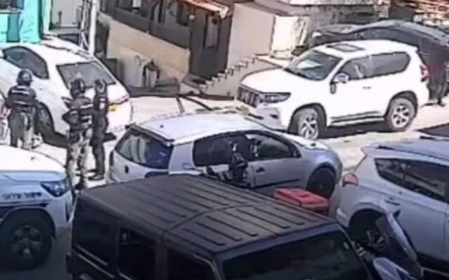 توثيق إطلاق نار من مسافة صفر على شاب في أم الفحم ومقتله