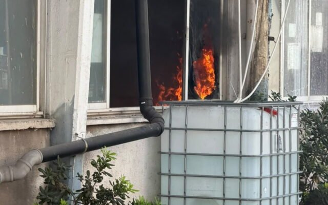 إخماد حريق في مصنع طمبور بعكا دون إصابات