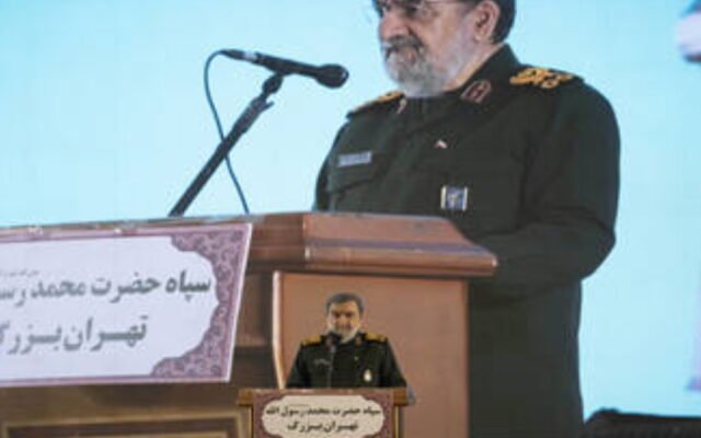 إيران تبلغ واشنطن شروطها لوقف الحرب وتهدد باستهداف القواعد الأمريكية