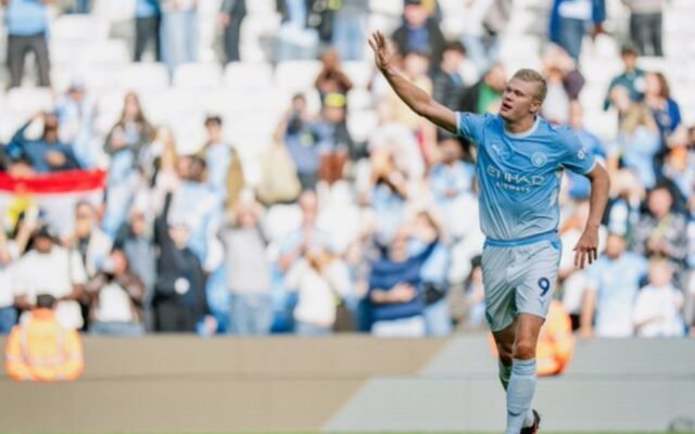 مانشستر سيتي يتفوق على سندرلاند وينفرد بصدارة الدوري الإنجليزي