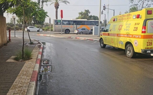 إصابة شاب بجروح خطيرة بحادث اصطدام في رهط