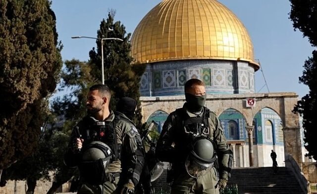 الاحتلال يُبعد ثلاثة مقدسيين عن الأقصى خلال الأعياد اليهودية