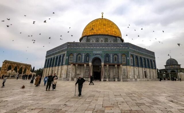 القدس تحذر من مسعى قضائي لتغيير قواعد دخول الأقصى