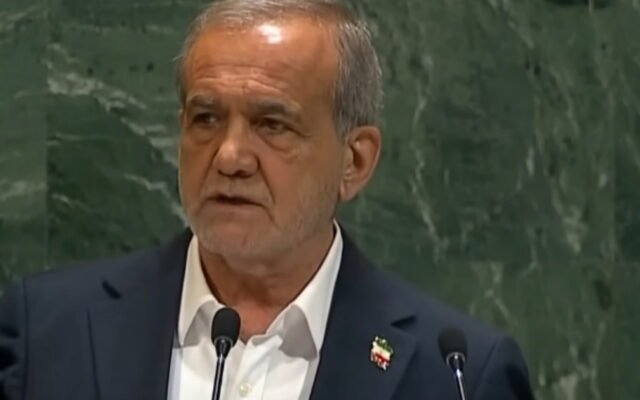 بزشكيان: انعدام الثقة بواشنطن والحل التفاوضي لأزمة المضيق