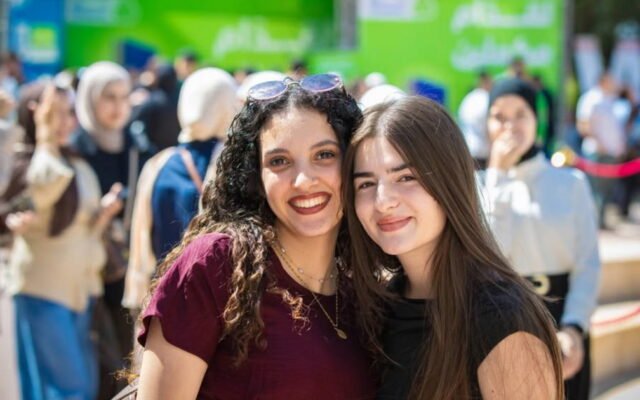 جامعة القدس تختتم استقبال طلبة العام الأكاديمي الجديد