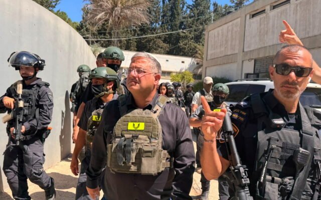 بن غفير يدعو لمحو الإرهاب بعد حادثة الطائرة