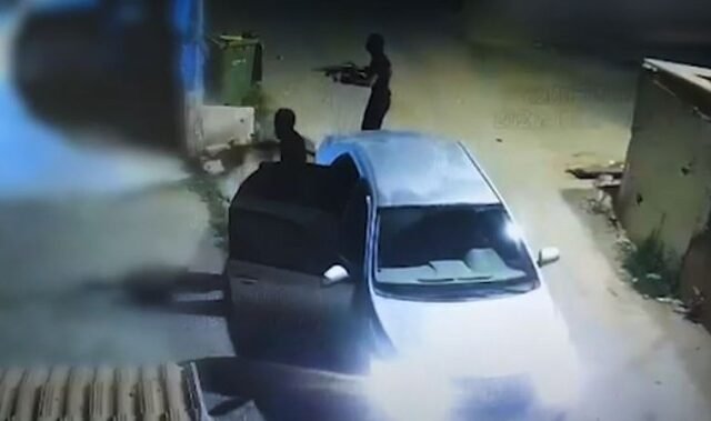 النيابة تقدّم لائحة اتهام لشابين من العزير بإطلاق النار على الشرطة