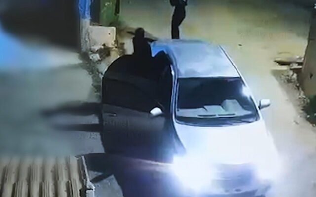 النيابة تقدّم لائحة اتهام لشابين من العزير بإطلاق النار ومطاردة الشرطة