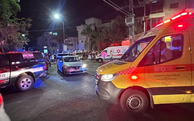 فتى في السادسة عشرة بإصاباتٍ مخترقة في حادثة عنفٍ في جلجولية