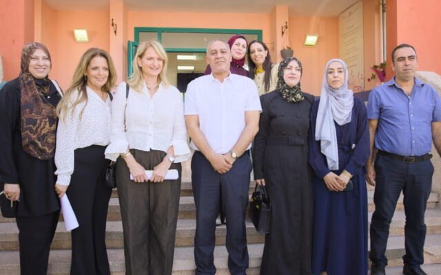 ثلاثُ محطّات في كفرقرع أمام مديرة لواء حيفا: كشّافةٌ تستقبلها في «السلام» الحائزة جائزة اللواء، وفرعُ كهرباءٍ بعشر وحداتٍ في الثانوية، وأفلامٌ من إنتاج طلبة الإعلام
