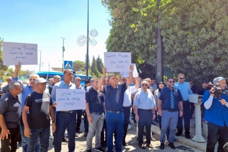 يرصد تقريرٌ جديد لمركز «مساواة» فجوةً بين ميزانيات الرفاه التي أقرّتها الحكومة للمجتمع العربي وبين ما أُنفق من