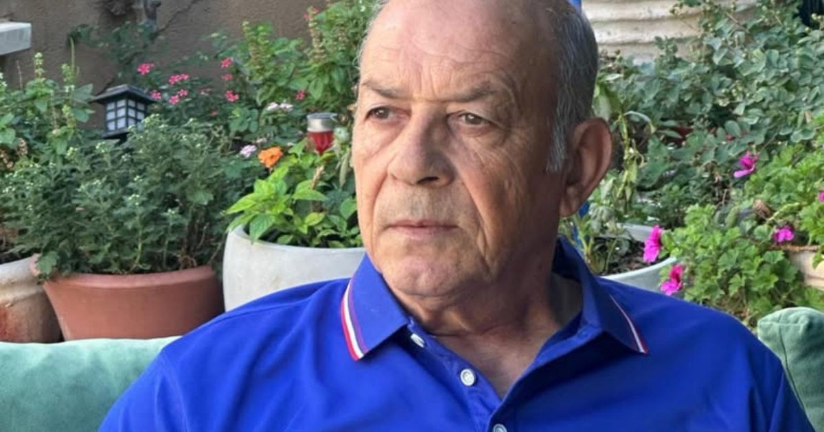 الكاتب يرى أنّ المعركة انتقلت من هموم المجتمع إلى المقاعد والنفوذ، ويقول إنّ من يختار المقاطعة يراقب ويقرأ، وإ
