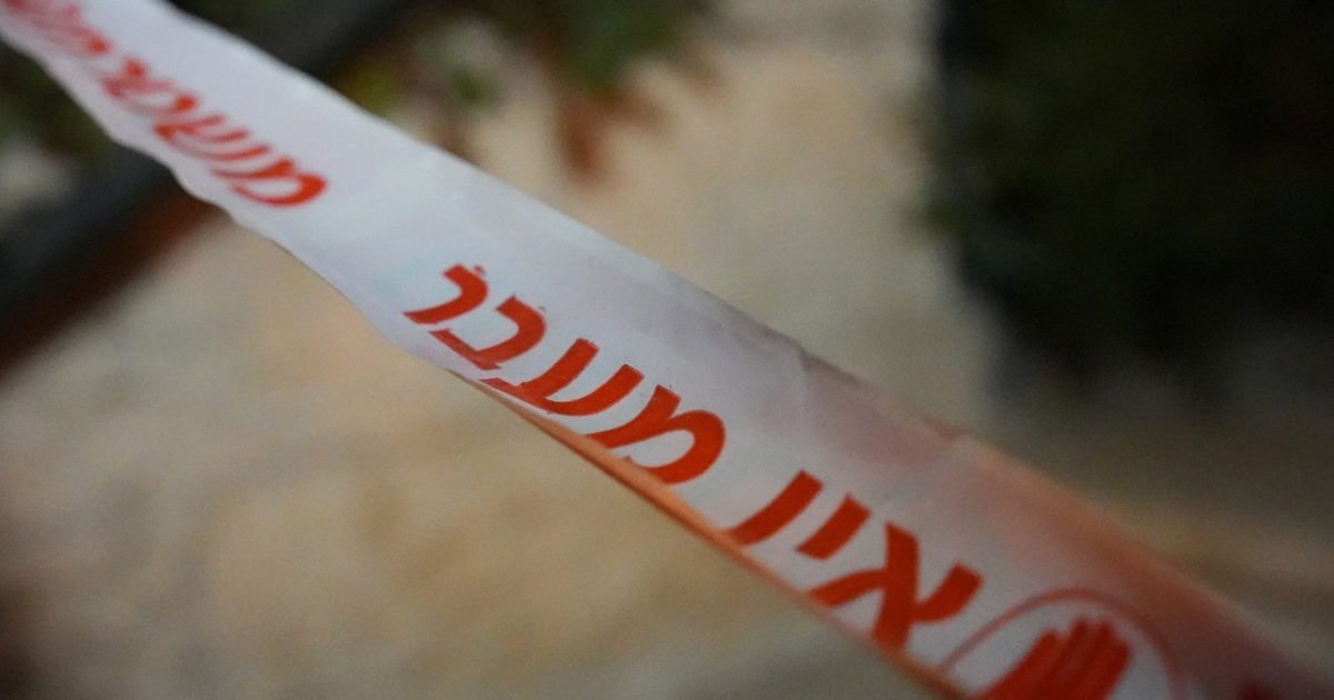 تقارير أوّلية تفيد بأنّ قوّات الشرطة تعاملت مع شخصٍ بادر بإطلاق النار نحو قوّةٍ شرطية في المنطقة، بعد استجابةٍ