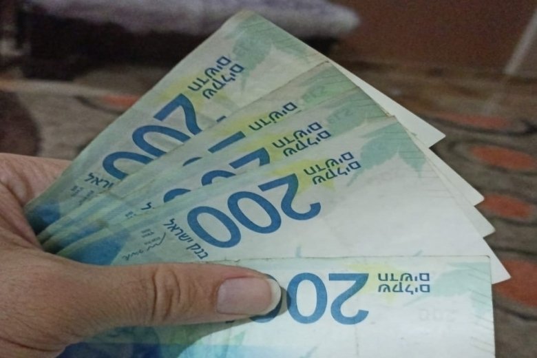 تتّجه أعدادٌ متزايدة من أصحاب المصالح التجارية في إسرائيل إلى اعتماد وسائل الدفع الرقمية، وبدأت متاجرُ تضع لاف