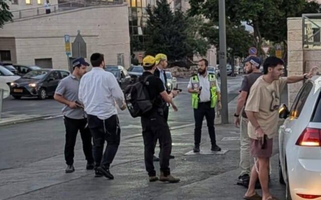 القدس: إصابة رجلٍ في الثلاثين بجروحٍ خطيرة بإطلاق نارٍ خلال إحباط محاولة سطوٍ في «جفعات شاؤول»، والشرطة تصف الخلفية بالجنائية