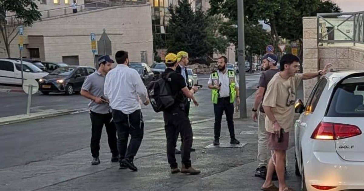 أفادت المادّة المرصودة بإصابة رجلٍ في نحو الثلاثين من عمره بجروحٍ وُصفت بالخطيرة مساء الأحد في شارع «كانفي نيش