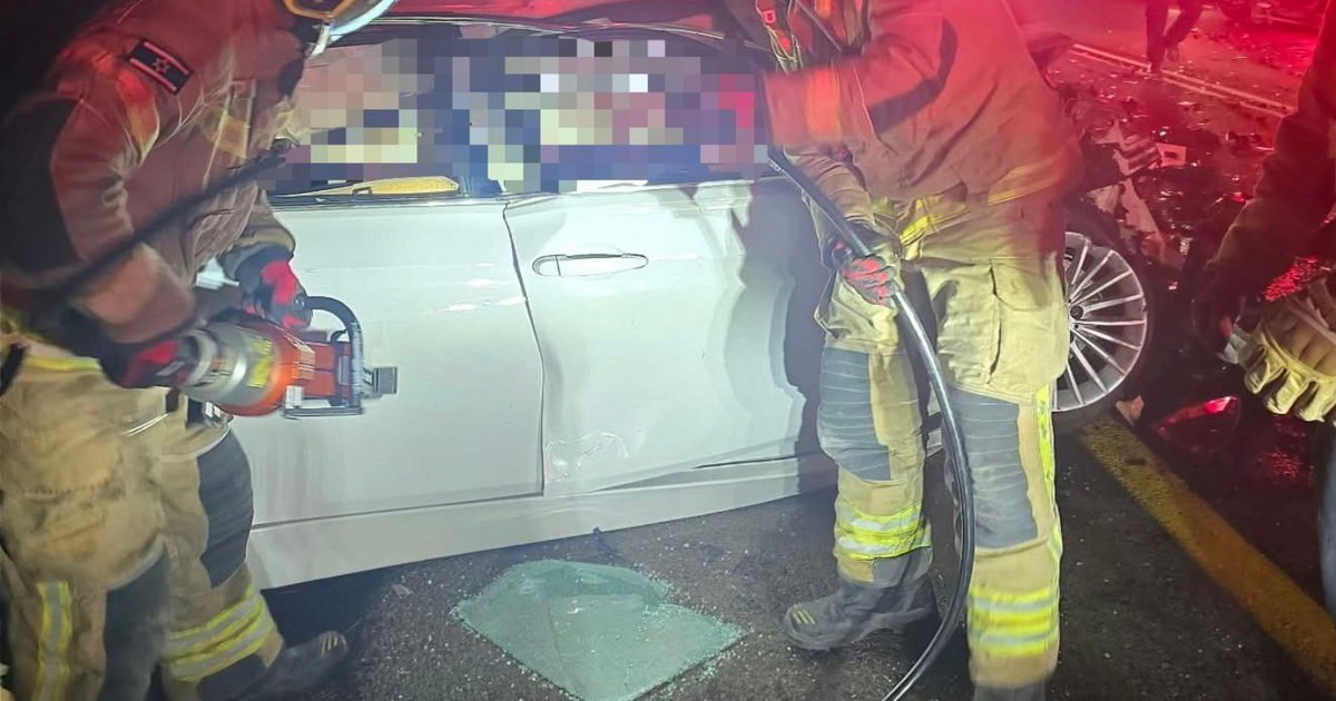 الحادث وقع قرب مفترق نبوت–غدعونا في منطقة الجلبوع، والطواقم اضطرّت لإقرار وفاة الرجلَين في المكان ونقلت المصاب