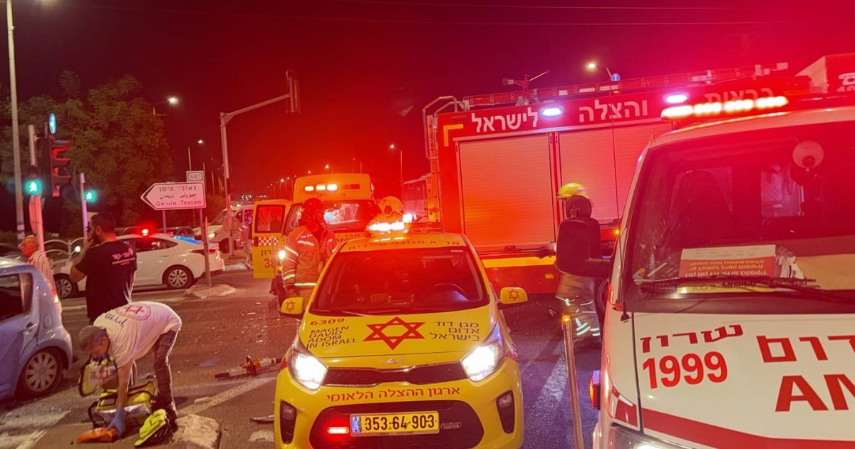 بلاغٌ وصل إلى غرفة الطوارئ عند الثانية عشرة دقيقة بعد الثامنة مساءً حرّك مروحيةً طبّية وسيارات عناية مركزة نحو