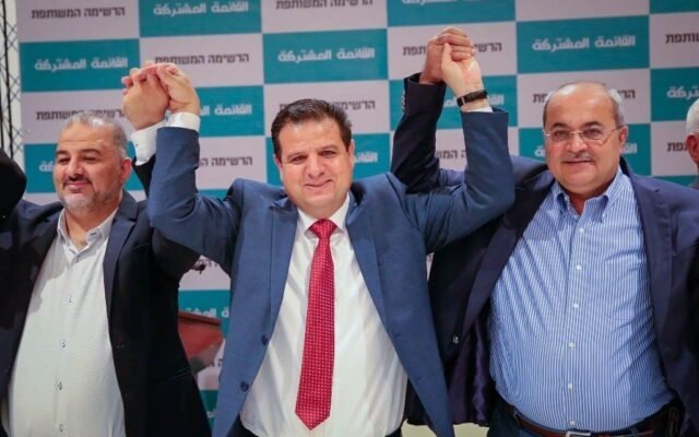 سكرتير الجبهة أمجد شبيطة لـ«راديو الناس»: أردنا «الموحّدة» معنا في «المشتركة» رغم الخلافات، وسيغالوفيتش قد يكون شريكاً في ملفّ الجريمة لكنّنا لا نراه مؤتمناً على أصوات العرب