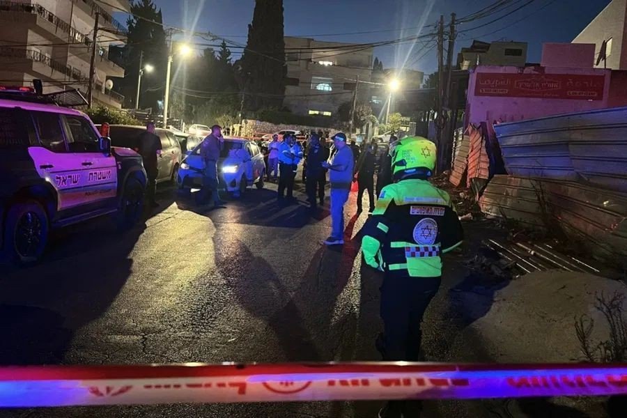 منشورٌ يقارب موجة القتل في المدينة بصورة السدّ الذي لا ينهار دفعةً واحدة، ويحذّر من تمدّد العنف خارج حدود البل