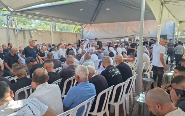 صلحٌ في أمّ الفحم بعد نحو أسبوعٍ من إصابة شقيقين بإطلاق نار، واتّفاق تهدئةٍ في اعبلين يضمّ خمس عائلاتٍ بعد نزاعٍ خلّف ضحايا