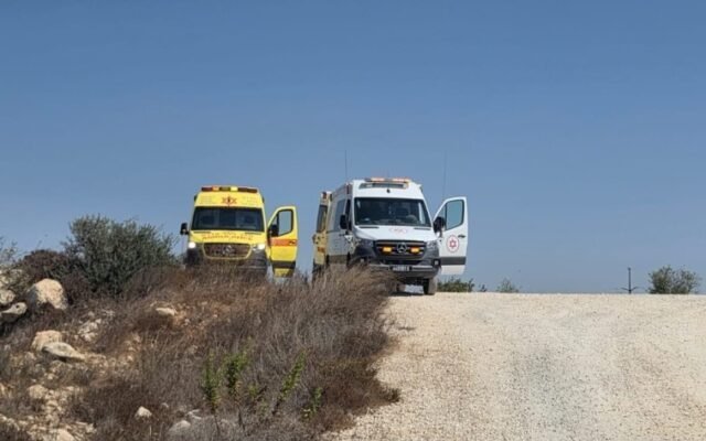 شرق نابلس: إصابة مستوطنٍ بجراحٍ خطيرة طعناً في مزرعةٍ استيطانية قرب أوصرين، وطوقٌ عسكري على القرى المحيطة