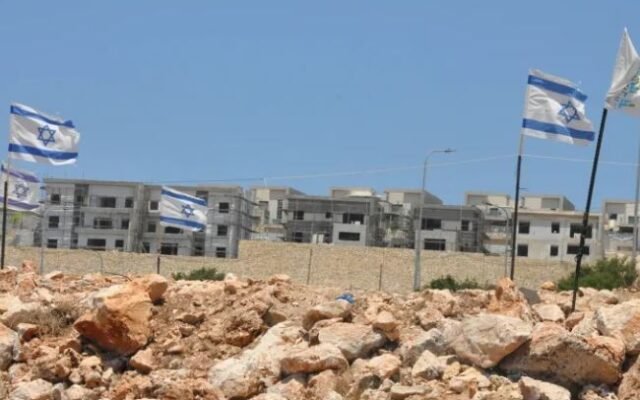 مهلةُ سبعة أيّامٍ لعشرة عسكريين بريطانيين لمغادرة البلاد