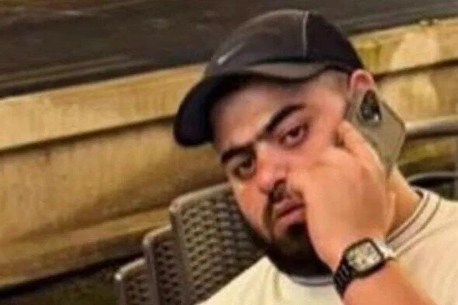 إطلاق النار وقع فجر الثلاثين من آب على رجلَين داخل سيارةٍ في موقفٍ جانبي، وتوفّي أحدهما لاحقاً في «وولفسون»، و
