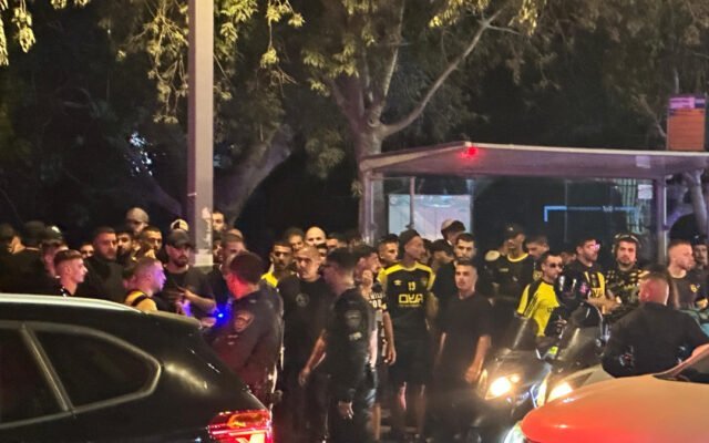 يافا: تكسيرٌ في محلّاتٍ تجارية ومناوشات في الشوارع بعد مباراة بيتار القدس وهبوعيل تل أبيب