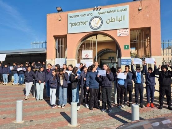 رسالةٌ مشتركة من لجنة المتابعة العليا واللجنة القطرية تتحدّث عن نقص الميزانيات والتمييز الممنهج واستفحال الجري