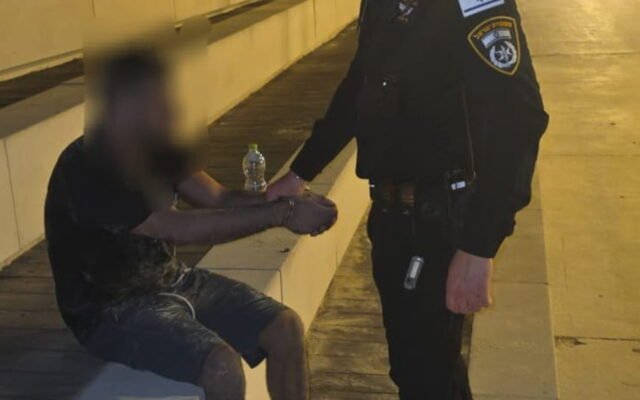 الشرطة تعتقل مشتبهًا بسرقة 36 هاتفًا في تل أبيب