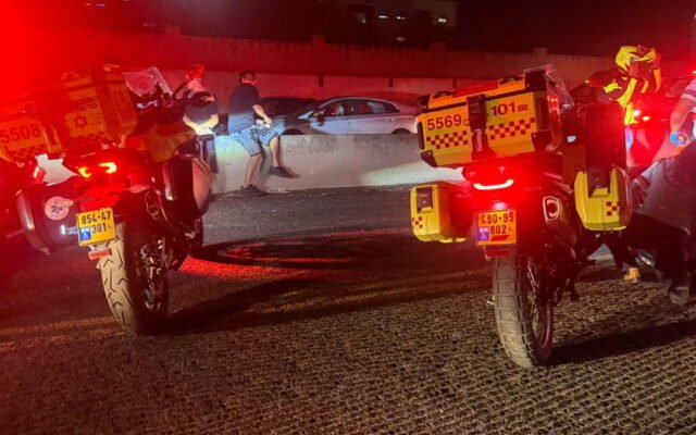 إصابة راكبي دراجة نارية بحادث على شارع 4 قرب عكا