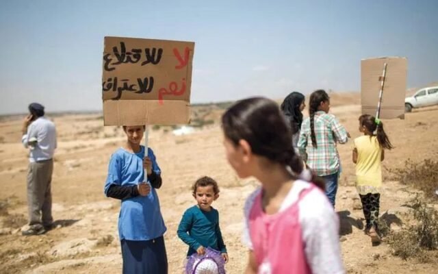 الهزيل ينتقد عباس ويستحضر قراراً حكومياً إسرائيلياً بشأن النقب